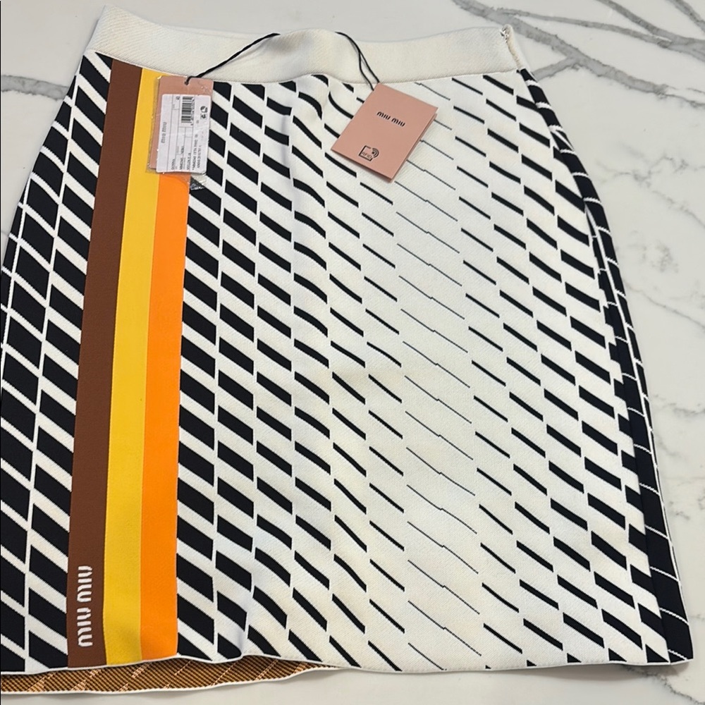Brand new Miu Miu Women's Striped Skirt - Black, White, Brown, Yellow size 40